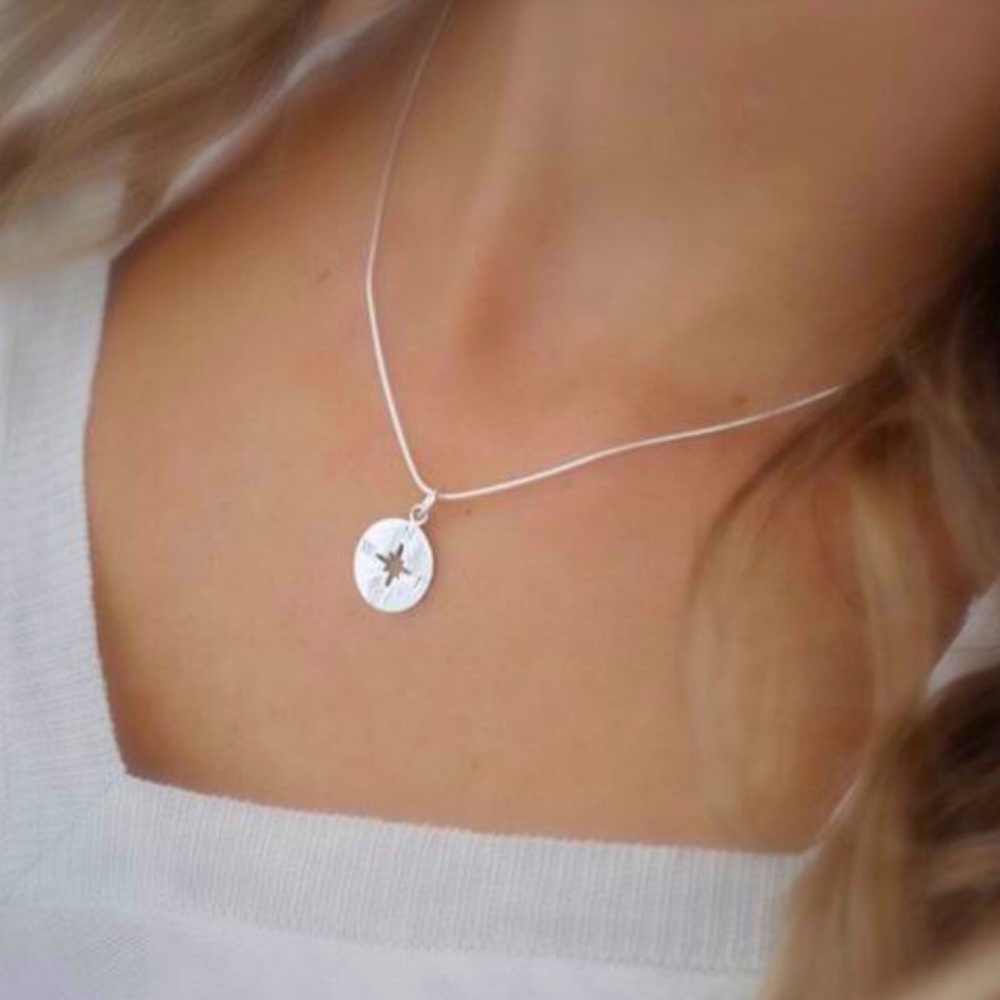 ✨925 Sterling Silver Circle Compass Necklace✨ - Picture 5 of 5